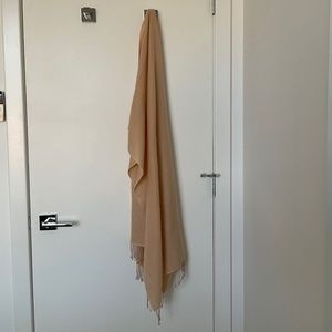 Portolano pashmina with rolled fringes